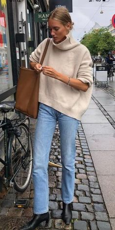 Petite Minimalist Style, Utah Fashion Winter, Casual Brunch Outfit Fall, Capsule Basics, Copenhagen Style, Mode Casual, Looks Chic, Look Vintage