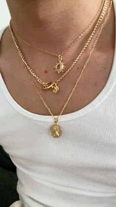 Dainty Jewelry Men, Mens Gold Necklaces, Aesthetic Accesories Men, Mens Jewelry Aesthetic Gold, Men’s Jewlrey Aesthetic, Gold Jewelry Aesthetic Men, Gold Accessories Men, Jewelry Men Aesthetic, Necklace Outfit Ideas