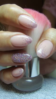 Gentle nails with glitter Partial Glitter Nails, Glitter Vacation Nails, Falling Glitter Nails, Pastel Nails With Glitter, Soft Pink Nail Designs, Light Pink Nails With Chrome, Birthday Glitter Nails, Pink With Glitter Nails, Light Pink Nails With Glitter