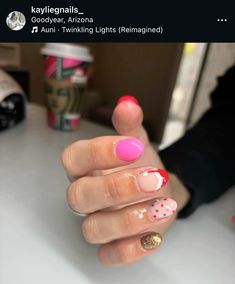 Short Gel X Christmas Nails, Christmas Pink And Red Nails, Christmas Nail Captions, Professional Christmas Nails, Short Round Christmas Nails, Red And Pink Christmas Nails, Christmas Gel Nails Short, Retro Christmas Nails, Simple Short Christmas Nails