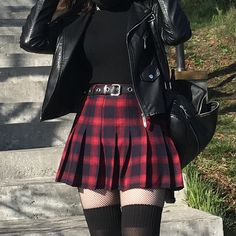 Plaided Skirt Outfit Ideas, Red Plaid Skirt Outfit Summer, Red Plaid Skirt Outfit, Soft Goth Outfits, Frühling Outfits, Ropa Dark, Normal Outfits, Art Punk, Thrift Ideas