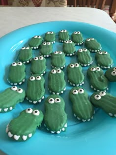 there are many cookies shaped like alligators on the plate