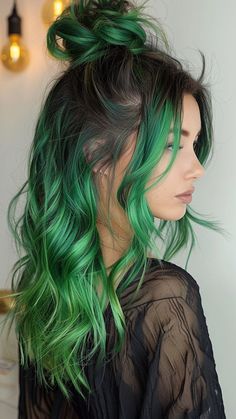 25 Green Ombre Hair Ideas to Elevate Your 2024 Look Dark Green Hair, Hair Color Underneath, Vivid Hair Color, Cute Hair Colors, Pretty Hair Color, Hair Colours, Ombre Hair Color, Tone Hair