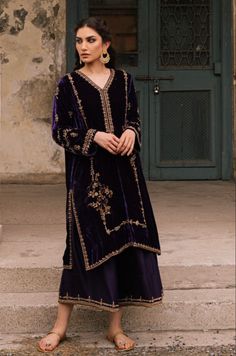 Warm Suit Design, Velvet Shalwar Kameez, Velvet Dress Designs Pakistani, Velvet Dress Indian, Pakistani Velvet Dresses, Pakistani Wedding Jewelry, Army Art