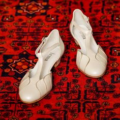 Made in Turkey. Retro women's vintage white shoes made of genuine leather. Premium quality soft leather is used. Inspired of 1950's fashion. It is super comfortable thanks to its ergonomic, perfectly balanced heels and leather insole which is fully padded. They will also perfectly match your dresses and knee-length skirts. This elegant shoes invite you to experience your most feminine energy, poise and power. Handmade by skilled artisans in Istanbul with minimal stitches, naturally treated leath Wedding Mary Janes, White Leather Closed Toe Dance Shoes, Vintage Closed Toe Leather Shoes For Spring, 60s Shoes Women, Cream Closed Toe Leather Shoes With Leather Sole, Cream Leather Shoes With Leather Sole And Closed Toe, Cream Leather Shoes With Leather Sole, Classic Cream Closed Toe Mary Janes, Vintage Closed Toe Mary Janes With Removable Insole