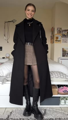 Short Brown Skirt Outfit Winter, Long Boots Office Outfit, Autumn 24 Outfits, Long Boots Winter Outfit, Long Black Boots Outfit Winter, Winter Outfits With Black Boots, Tokyo Autumn Outfit, Tokyo Outfits Winter, Winter Outfits Cold Aesthetic