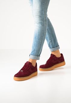 Nike Sportswear AIR FORCE 1 '07 - Trainers - deep garnet for £80.00 (02/03/16) with free delivery at Zalando Pijamas Women, Tennis Fashion, Stunning Shoes, Red Sneakers, Nike Red, Kinds Of Shoes, Nike Shoes Women, Trend Fashion, Fashion Fits