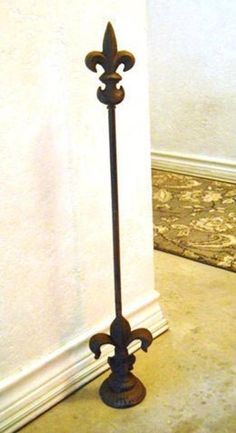 a tall metal pole with a fleur de lis on it