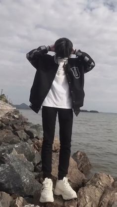 Bad Boy Outfits, Boys Dressing Style, Black Mask Aesthetic, Outfit Cowok, Ootd Korean Style, Smart Casual Menswear, Outfit Korean Style, Outing Outfit