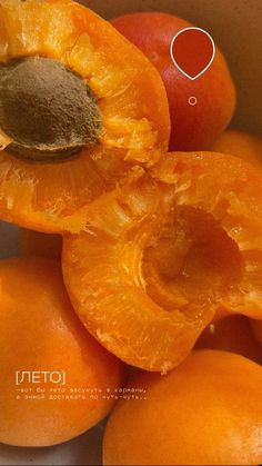 some oranges are sitting in a box together