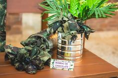 a potted plant sitting on top of a wooden table next to a sign that says bombas de chocolate