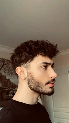 Wedding Mens Hairstyles, Wavy Hair And Beard, Hairstyle For Men 2024, Curly Hair Haircuts Men, Mens Haircut Long On Top Curly, 2024 Men Haircut, Men Curly Haircut, Short Flow Haircut Men, Texture Haircut