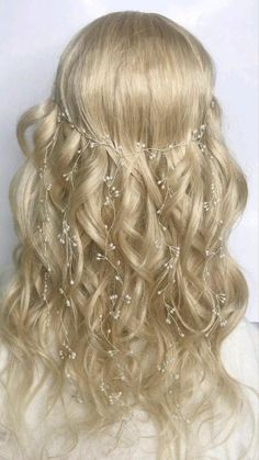 Ethereal Waterfall, Veil Headdress, Ethereal Hairstyles, Boho Wedding Veil, Veil Hair, Cute Wedding Hairstyles, Bridal Hair Accessory, Fotografi Vintage, Hair Jewels