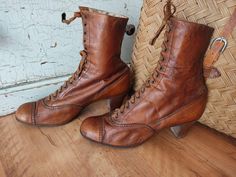 ▲ ▲ shipping worldwide - please ask for shipping costs for your country ▲ ▲ Antique authentic vintage leather boots cognac brown Victorian granny leather ankle boots lace-up lace-up boots brocante shabby chic patina very graceful, narrow, small shape of the shoe and the shaft very good workmanship of the soft leather and the interior with fine linen lining with authentic signs of wear and use are offered here as boudoir decoration I would like to expressly point out that all items offered in my Boots Cognac, Country Antiques, Boots Vintage, Victorian Lace, Fine Linen, Boots Ankle, Antique Victorian, Lace Boots, Leather Ankle Boots