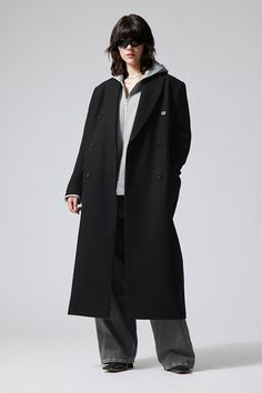 Alex Oversized Wool Blend Coat - Black - Weekday FI Black Wool Coat Outfit, Swedish Street Style, Navy Coat, Weekend Dresses, Longline Coat, Black Wool Coat, Winter Outfit Inspiration, Oversized Coat