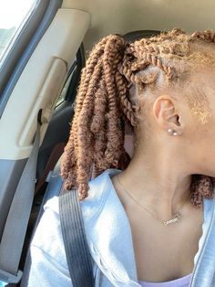 invisible locs black girl Invisible Locs In Ponytail, Dyed Invisible Locs, Invisible Locs Styled, Invisible Loc Ponytail, Color 30 Invisible Locs, Invisible Locs With Color In The Back, Invisible Locs Mid Back, Invisible Locs Hairstyle Color