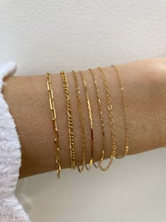 Minimalist Bracelet. Dainty Chain Bracelet. Gold Filled - Etsy Cyprus Women’s Gold Bracelets, Dainty Gold Chain Bracelet, Gold Prom Jewelry Bracelets, Cute Permanent Bracelets, Simple Dainty Bracelet, Gold Dainty Bracelets, Gold Dangle Bracelet, Gold Permanent Jewelry, Gold Rings And Bracelets