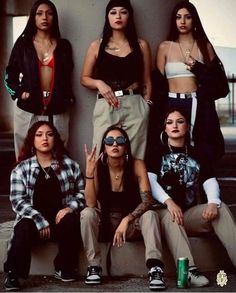 90s Latina Fashion, Chola Outfit, Chicana Style Outfits, Chicana Aesthetic, 2000s Photoshoot, Chica Chola, Hispanic Aesthetic, Tattoos Infinity, Chola Style