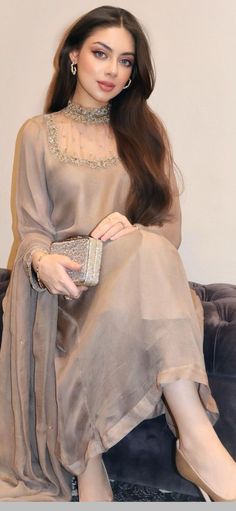 Nikkah Dress, Pakistani Fashion Casual, Gaun Fashion, Stylish Short Dresses, Pakistani Dresses Casual, Pakistani Fashion Party Wear, Beautiful Pakistani Dresses, Salwar Kamiz