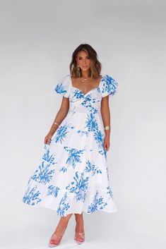 Live the island life in our Island Status Maxi Dress. With a white base adorned by tropical leaves, this dress is perfect for any vacation. Embrace the beachy vibes and feel your best in this flowy and stylish piece. It's a must-have for your next tropical getaway! Fabric 98% polyester, 2% spandex Lining 100% polyester Outfit Inspo Spring, Estilo Boho Chic, Dress Sleeve Styles, Printed Cotton Dress, Spring Women, Puffed Sleeves Dress, Boho Stil, Maxi Dress Blue, Maxi Dress With Sleeves