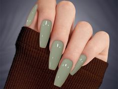 Encantadora prensa verde helecho en las uñas, elegancia suave: uñas postizas hechas a mano personalizadas para un estilo sin esfuerzo, hechas a mano especialmente para usted - Etsy Lavender And Green Nails, Green Press On Nails, Nail Pics, Alcohol Wipes, Earth Tone Color, Earth Tone Colors, Fern Green, Festival Nails, Gel Nail Designs