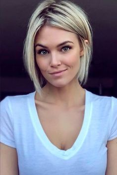 160+ Fantastic Bob Haircut Ideas - Love Hairstyles Kort Bob, Hair Cuts For Women, Hot Haircuts, Stacked Bob Haircut, Fall Hair Cuts, Ceramics Ideas, Great Hair, Short Hairstyles For Women, Hair Dos