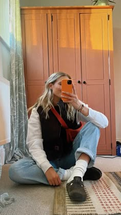 Uniqlo Bag, Gilet Outfit, Granola Outfits, Style Surf, Selfie Inspo, Long Coats, Mirror Pic, Fall Fits, Cold Weather Outfits