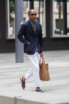 Master the smart casual dress code for men with these expert tips on blending formal and casual styles. Paris Fashion Week Men, Mens Luxury Fashion, The Best Street Style, Best Street Style, Cool Street Fashion, The Journal, Modern Man, Mr Porter, Exclusive Collection