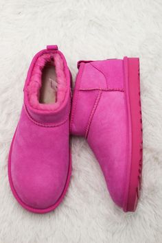 Our "UGG Classic Ultra Mini (Carnation)" has a lower shaft height, adding easy on-off and enhanced versatility. Featuring everything you love about the original like signature UGG sheepskin and a flexible, lightweight sole, it pairs with virtually anything – the styling options are endless. Pink Mini Uggs, Pink Ultra Mini Uggs, Ugg Rose, Ugg Pink Sneakers, Hot Pink Ugg, Mini Ugg Boots Pink, Pink Ugg Boots Ugg, Ultra Mini Boots, Mini Boots