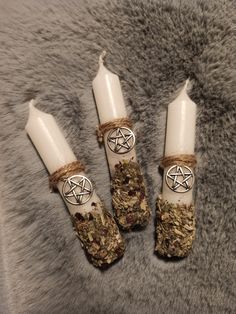 ✨🕯️Cleansing Candle for your work space, home and yourself.🕯️✨ 🌿The herbal mix at the bottom contains common garden sage, nana mint, red rose petals and cinnamon oil. The pentacle is bound with jute cord. 🌿 ❗Please be careful while burning the candle, as the dry herbs might catch fire. Put the candle in a safe holder or glas, and don't leave it unattended.❗ 📦The candle will be carefully wrapped for shipping, but there is a possibility of a small amount of the herbs falling off. This will no Work Space Home, Earthy Witch, Witchy Candle, Garden Sage, Witchy Candles, Herbal Candles, Herb Candles, Dry Herbs, Witch Candles