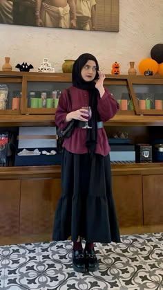 Ootd Kemeja Maroon, Maroon Casual Outfit, Outfit Rok Hitam, Hijabi Cardigan Outfit, Maroon Hijab Outfit, Concert Outfit Ideas Hijab, Black Skirt Outfit Hijab, Birthday Outfit Hijab, Kemeja Outfit