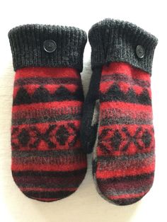 Handmade Wool Mittens w/fleece lining -L Crafted from 100% wool sweaters (up-cycled) & lined w/ new poly fleece. Please review measurements for a good fit: Cuff to finger tip: 10.5" Thumb: 3" Palm width: 5" Wrist: 5"  Multi colors. See pics  All wool has been pre-washed in hot water. *** FREE SHIPPING! To ensure a smooth transaction payment is due within 3 days of winning bid or purchase. I will ship within 24 hours of receiving a verified payment excluding Sundays and federal holidays. CONTINEN Mittens Made From Old Sweaters, Sew Gloves, Sweater Crafts, Sew Christmas, Sweater Mittens, Recycled Sweaters, Creative Sewing, Wool Mittens, Mittens Pattern