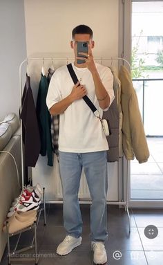 Jeans For Men Aesthetic, Oversized Jeans Men Outfit, Men Summer Outfit Jeans, Style Inspo For Guys, Guys Outfits Jeans, College Outfit For Men, College Man Outfit, Boyfriend Aesthetic Outfit Men, Oversized Aesthetic Outfits Men