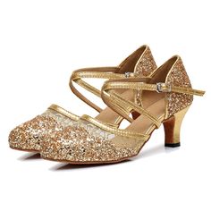 Women's Category: Latin Shoes Style: Heels Color: Gold Heel Type: Customized Heel Upper Materials: Sparkling Glitter Lining Materials: Microsuede Outsole Materials: Suede Embellishment: Sequin   
 Size Guide: 
 
 
 
 Dance Shoes Size Conversion Chart 
 
 
 For your reference only 
 Foot Length 
 
 
 US 
 UK 
 EUR 
 AU 
 CN 
 inch 
 cm 
 
 
 4-4.5 
 2-2.5 
 34 
 4.5 
 33 
 8.46 
 21.5 
 
 
 5 
 3 
 35 
 5 
 34 
 8.66 
 22 
 
 
 5.5 
 3.5 
 35.5 
 5.5 
 35 
 8.86 
 22.5 
 
 
 6 
 4 
 36 
 6 
 36 Gold Glitter Shoes, 1920s Headband, Dance Shoes Jazz, Latin Shoes, 21 Birthday, Ballroom Dance Shoes, Short Heels, Cuban Heels, Modern Shoes