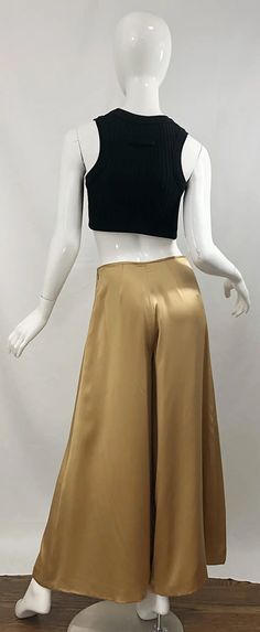 For Sale on 1stDibs - Insanely chic REEM ACRA liquid gold silk wide leg trousers! Fine luxurious silk that moves like liquid. Long wide legs elongate the body. Hidden zipper Metallic Trousers, Bell Bottom Trousers, Silk Wide Leg Pants, Crisp White Blouse, Reem Acra, Sequin Jumpsuit, Silk Outfit, Liquid Gold, Gold Silk