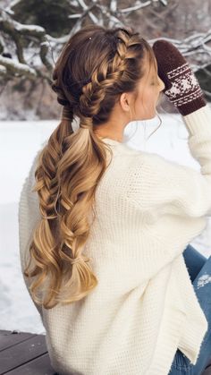 Discover 28 winter hairstyle ideas for all hair lengths: long hair, medium hair, and short hair. From cute and easy looks to curly styles, explore options for brunettes, black women, and school days. Find simple and aespa short inspired trends, including styles for curly and short hair this season. Winter Formal Hairstyles Braids, Fall Hairstyles Brunette, Medium Length Brown Hair Styles, Aesthetic Christmas Hairstyles, Hair Styles For Brunettes Medium Length, Straight Brunette Hairstyles, Cute Winter Hairstyles For School, Winter Hairdos, Cute Up Dos