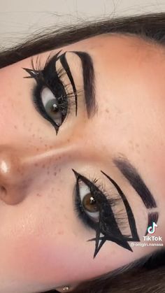 Alt Eyeliner, Goth Eye Makeup, Vampire Bride, Punk Makeup, Cute Eye Makeup, Graphic Makeup, Rave Makeup, Eye Makeup Pictures, Horror Lovers