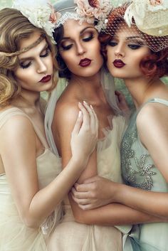 “We are all angels with only one wing. We can only fly while embracing each other.” Luciano de Crescenzo 1920 Makeup, Look Gatsby, 1920s Makeup, Wedding Makeup Vintage, Makeup Gallery, 1920s Hair, Brunette Makeup, Vintage Makeup, Hair Wedding