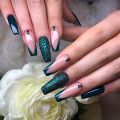 Coffin Nail Ideas Green, Emerald Green Nails Coffin, Emerald Green Nails Design, Emerald Green Nails Acrylic Coffin, Emerald Nails Acrylic, Green Acrylic Nails Designs, Emerald Green Nail Ideas, Green Prom Nails, Hunter Green Nails