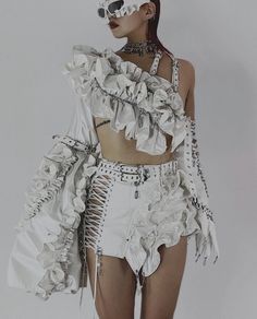 Preformance Outfits, Fashion Design Portfolio, 90s Fashion Outfits, Paris Outfits, Futuristic Fashion, Couture Details, Fashion Victim, Blouse Diy, Stage Outfits