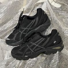 Dad Sneakers, Swag Shoes, Nike Huarache, Jingle Bells, Mom And Dad, All Black Sneakers, Boots Men, Random Stuff, Fashion Inspiration