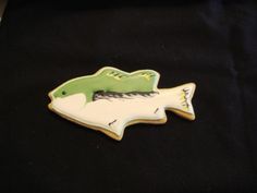 a cookie shaped like a fish with an alligator on it's back and teeth