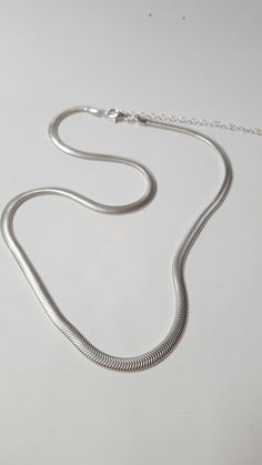 STERLING SILVER - 3 SIZES This loose, flat snake chain in Sterling Silver measures 4.20mm x 1.80mm. Thin links, made up of lightly curved plates or bands, are tightly woven together to form a continuous, sleek and smooth chain. Although its surface appears effectively closed, snake chain is very flexible. They come in 3 sizes. 1- length 38 cm + extension of 5 cm, (15 inches + 2' extension) 2- length 45 cm, (18 inches) 3- length 50 cm, (20 inches) 𝐈𝐌𝐏𝐎𝐑𝐓𝐀𝐍𝐓 𝐓𝐎 𝐂𝐇𝐎𝐎𝐒𝐅 𝐏𝐌𝐄𝐍𝐓 - Sterling Silver Snake Chain, Chain Necklace Outfit, Silver Snake Necklace, Snake Necklace Silver, American Logo, Flat Snake Chain, Silver Chain For Men, Snake Chain Necklace, Jewellery Marketing