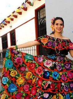 Mexican Chiapas Dress Chiapas Dress, Traditional Mexican Dress, Mexican Traditions, Skirt Diy, Mexican Embroidery, Mexican Heritage, Mexican Outfit