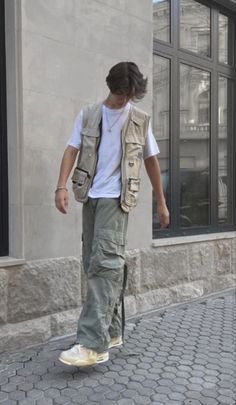 Cargo Guy Outfits, 90s Fashion Guys Street Style, Trendy Street Style Outfits Men, 2023 Guy Fashion, Mens 2023 Street Style, Cargo Style Outfit Ideas Man, Guys Street Fashion, Yellow Jordan 1s Outfit Men, Clothes For Guys Street Styles