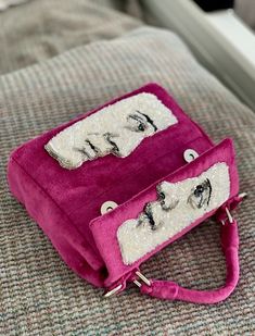 Dark Embroidery, Love Is A Verb, Uni Style, Diy Bag Designs, Design Bags, Embroidery Bags, Bagan, Hand Embroidery Art, Pretty Bags