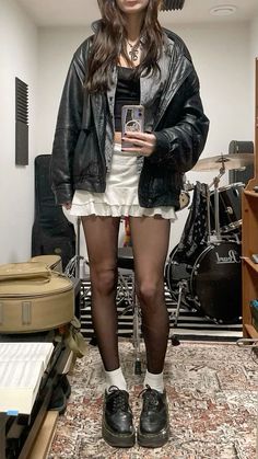 Alternative Date Outfit, Skirt Outfits Alt, Casual Alt Outfits, Skirt Jacket Outfit, Worst Outfits, Grunge Chic, Mode Hippie