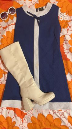 Go Go Boots 60s, 1960s Fashion Gogo Boots, 70s Mini Dress Outfit, Mid 1960s Fashion, Mod Look 1960s, 70s Outfits With Gogo Boots, 1960 Mini Dress, 60s Mod Mini Dress, Classy 60s Outfits