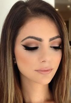 Maquillaje en Tonos Café que No Podrás Dejar de Usar. ¡Será tu Favorito! Quinceanera Makeup, Prom Makeup Looks, Make Up Videos, Makijaż Smokey Eye, Braut Make-up, Natural Wedding Makeup, Prom Makeup, Wedding Hair And Makeup, Love Makeup