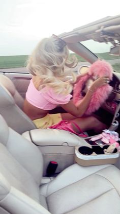 90s Barbie Aesthetic Outfits, Girly Jeep, Girly Car, Rich Girl Aesthetic, Malibu Barbie, Girls World, Cute Cars, Girls Life